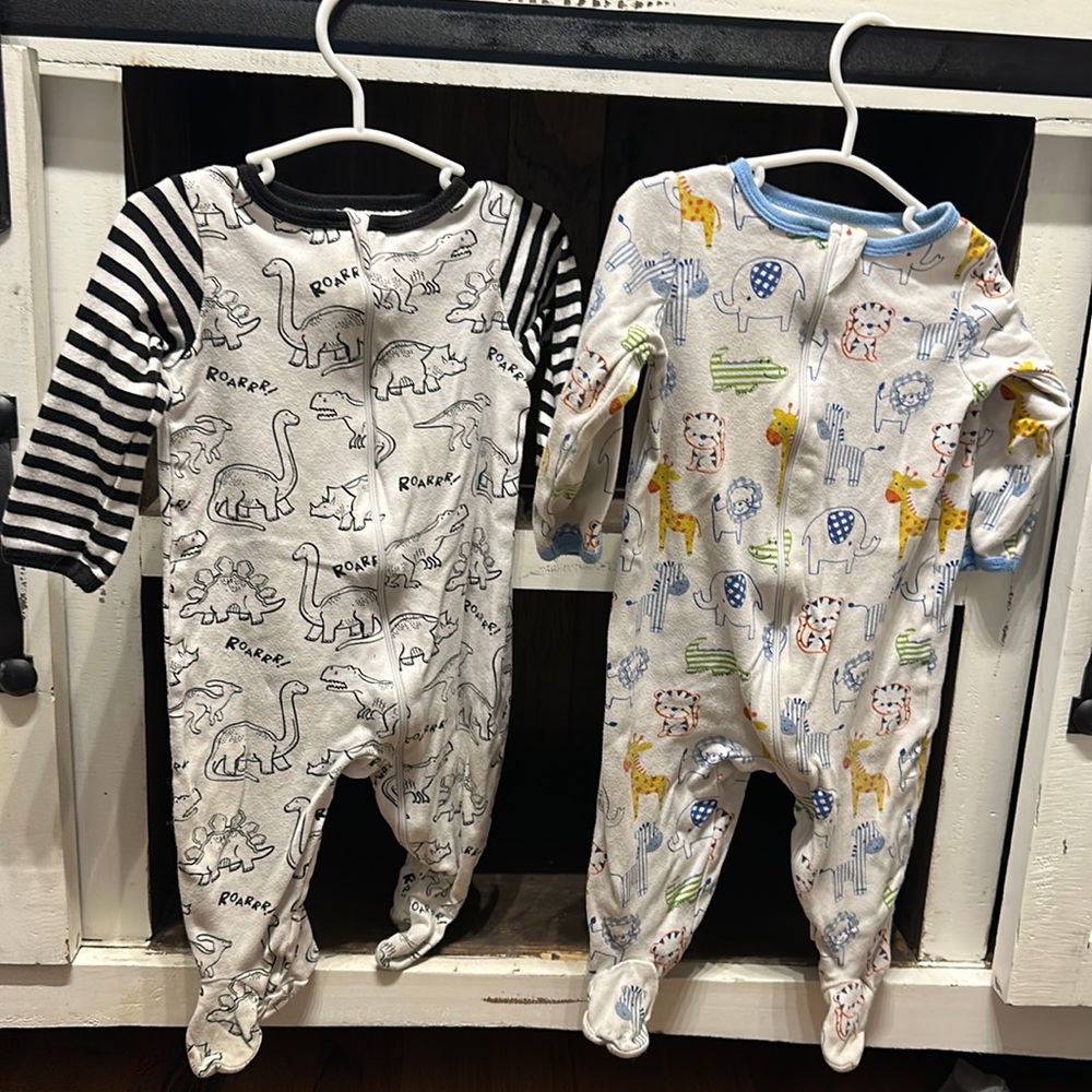2 piece boys 6-9 months footed pajamas.